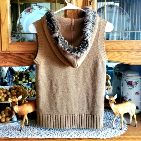 PLAYER GOLD HOODED SWEATER VEST - Picture 3 of 3